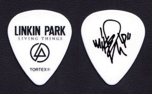 Stan - חנות ה-Merchandise למעריצים מכל הסוגים Linkin Park Linkin Park Mike Shinoda Signature White Guitar Pick #3 - 2012 Tour