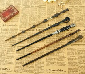 Stan - חנות ה-Merchandise למעריצים מכל הסוגים הארי פוטר NEW Harry Potter Movie Wands Metal Core Cool Magical Wand High Quality Gift Box