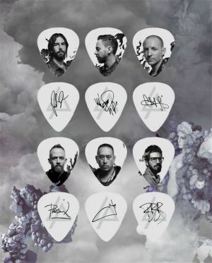 Stan - חנות ה-Merchandise למעריצים מכל הסוגים Linkin Park Linkin Park Chester Mike Bard Rob Han Phoenix Music Collection Guitar Pick Gift מפרטים חתומים של לינקין פארק