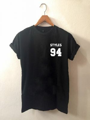 Stan - חנות ה-Merchandise למעריצים מכל הסוגים One Direction חולצה של הארי סטיילס