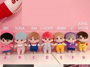 Stan - חנות ה-Merchandise למעריצים מכל הסוגים BTS 20cm KPOP Bangtan Plush JIN RM SUGA JUNGKOOK V JIMIN JHOPE Doll Toy with clothes