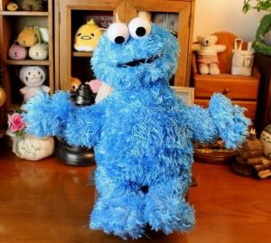 Stan - חנות ה-Merchandise למעריצים מכל הסוגים רחוב שומשום Authentic Sesame Street Cookie Monster Furry Plush Blue Soft Stuffed Toy 32cm